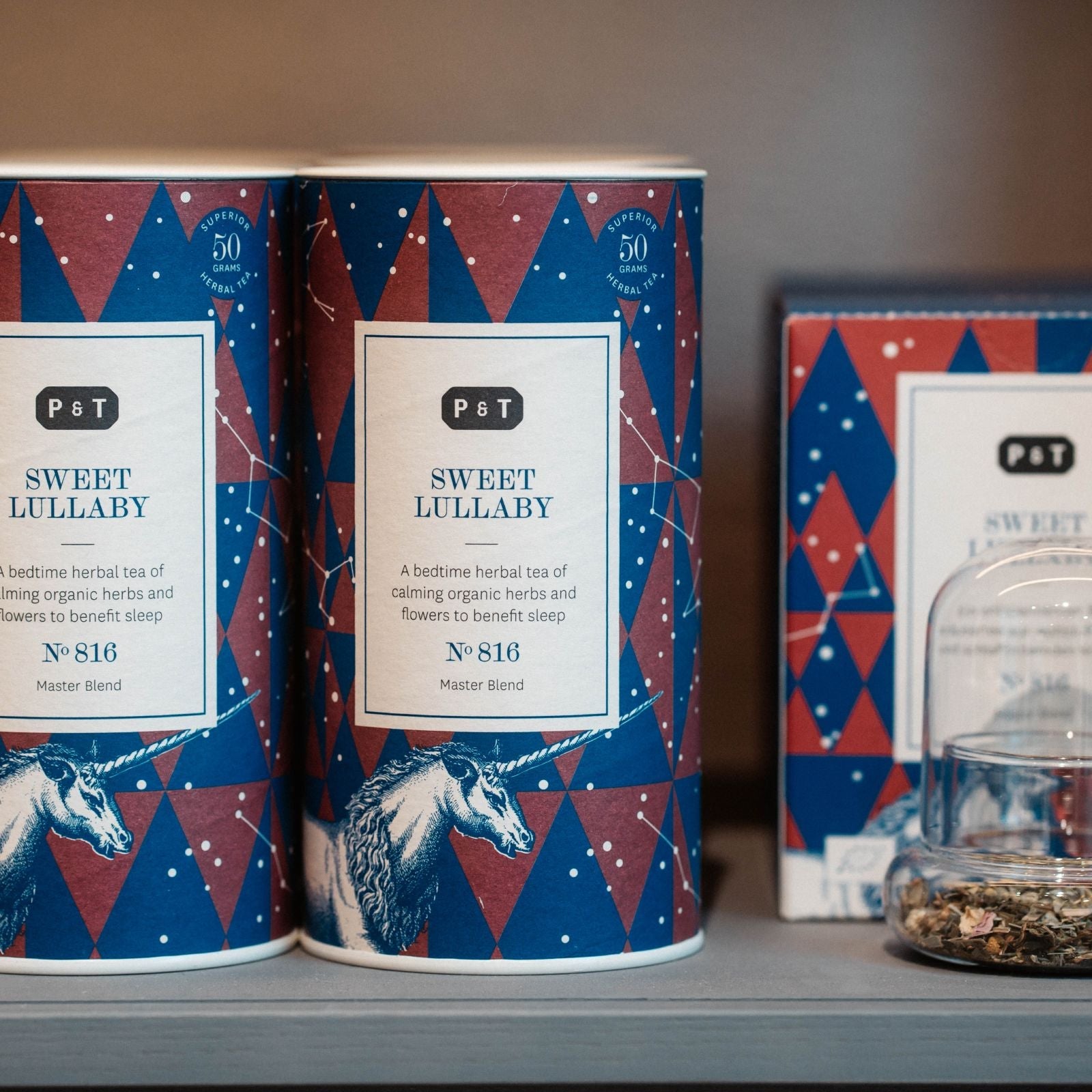 限定Twit One-Sweet Leaves And Bitter Pills Twizzlers Filled Twists Cherry Kick And Citrus Punch Licorice